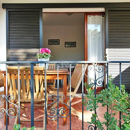 Casa Katia, Giuliana & Nami Лакона