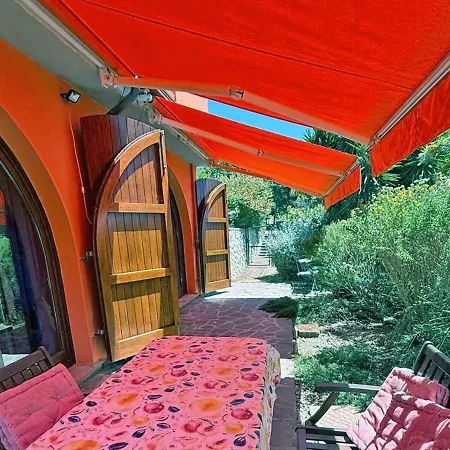 Casa Katia, Giuliana & Nami Дом отдыха Лакона