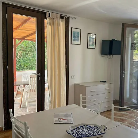 Casa Katia, Giuliana & Nami Лакона